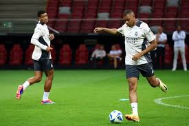 对费利佩犯规,恩加德乌吃到个人中超生涯第一红.